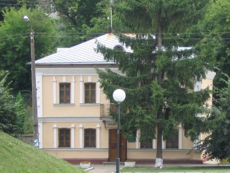 La mairie de Kaniv dans son parc